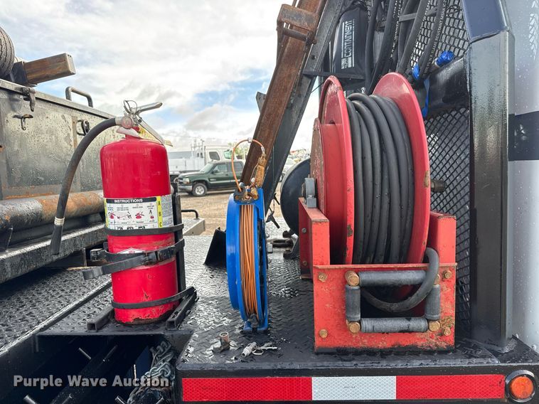 image for item EQ1473 2012 Peterbilt 367 reel truck