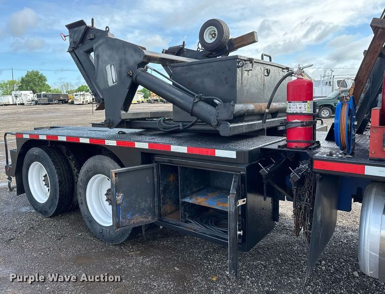 image for item EQ1473 2012 Peterbilt 367 reel truck