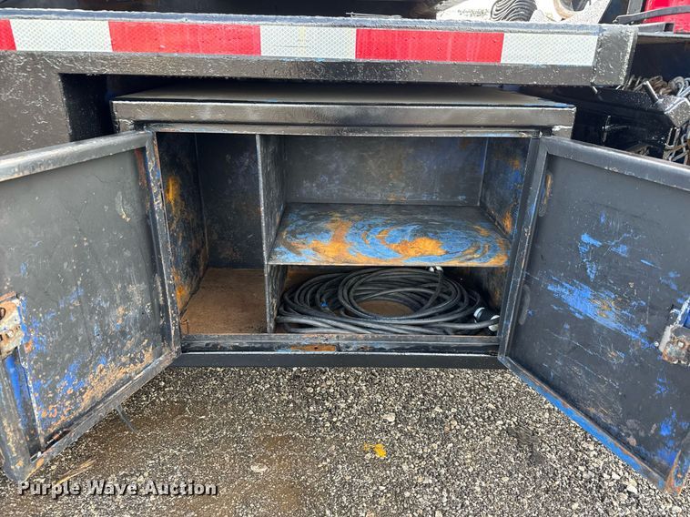 image for item EQ1473 2012 Peterbilt 367 reel truck