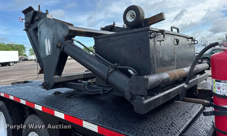 image for item EQ1473 2012 Peterbilt 367 reel truck