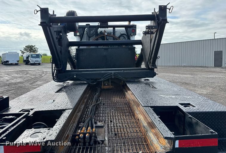 image for item EQ1473 2012 Peterbilt 367 reel truck