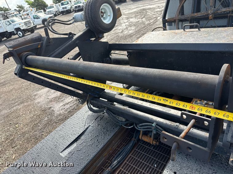 image for item EQ1473 2012 Peterbilt 367 reel truck