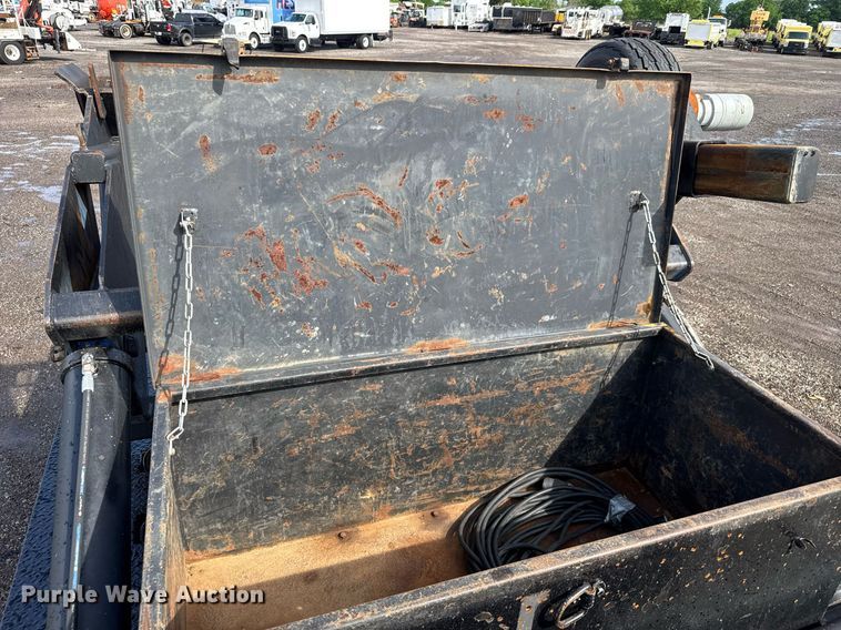 image for item EQ1473 2012 Peterbilt 367 reel truck