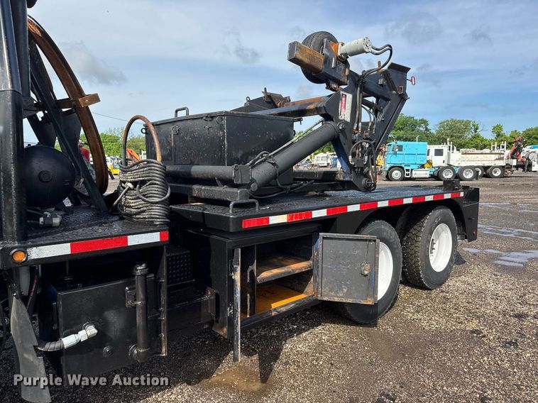 image for item EQ1473 2012 Peterbilt 367 reel truck