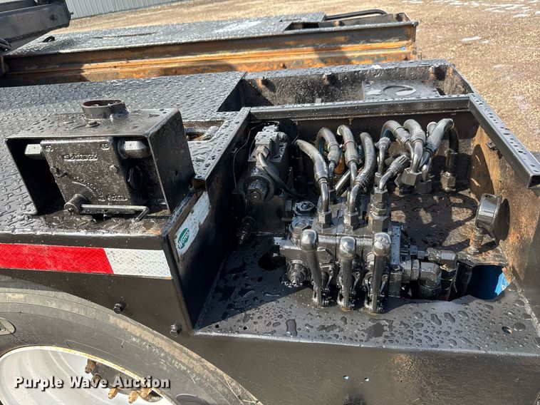 image for item EQ1473 2012 Peterbilt 367 reel truck