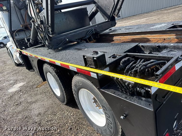 image for item EQ1473 2012 Peterbilt 367 reel truck