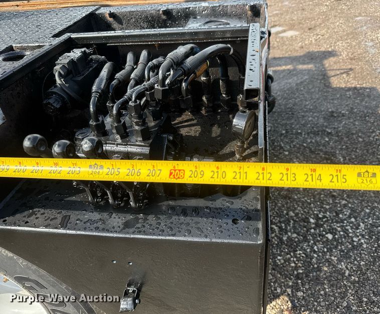 image for item EQ1473 2012 Peterbilt 367 reel truck