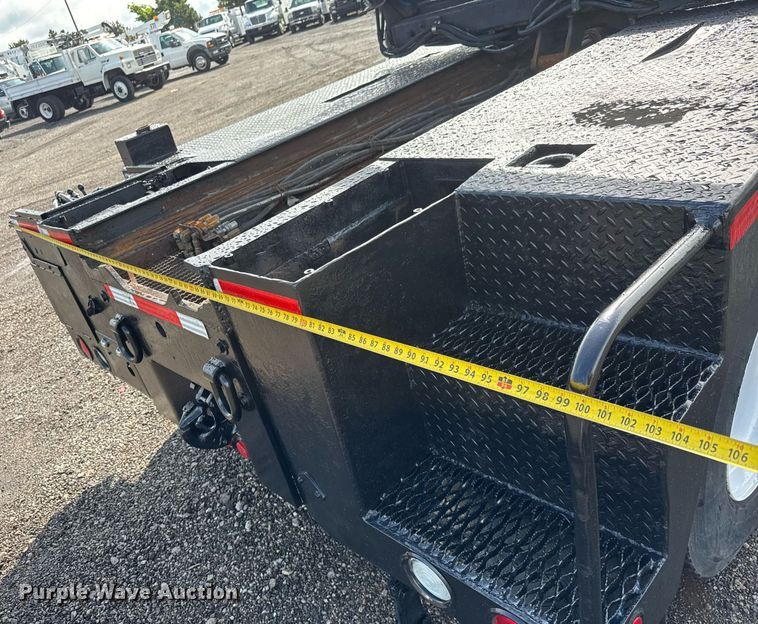 image for item EQ1473 2012 Peterbilt 367 reel truck