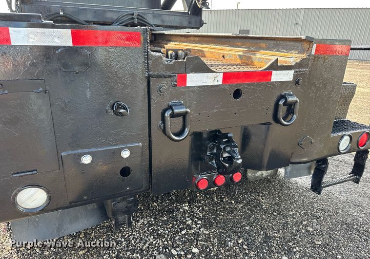 image for item EQ1473 2012 Peterbilt 367 reel truck