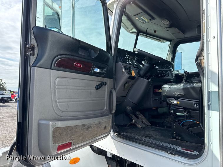 image for item EQ1473 2012 Peterbilt 367 reel truck