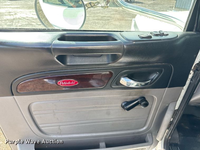 image for item EQ1473 2012 Peterbilt 367 reel truck