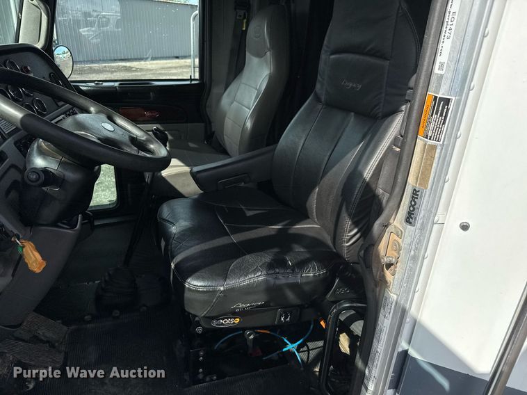 image for item EQ1473 2012 Peterbilt 367 reel truck