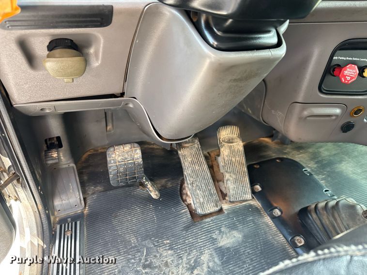 image for item EQ1473 2012 Peterbilt 367 reel truck