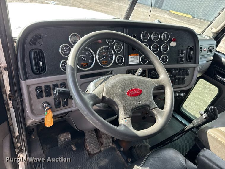 image for item EQ1473 2012 Peterbilt 367 reel truck