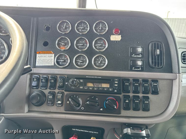 image for item EQ1473 2012 Peterbilt 367 reel truck