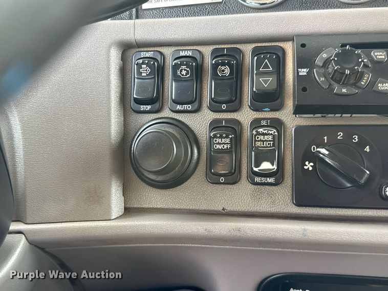 image for item EQ1473 2012 Peterbilt 367 reel truck