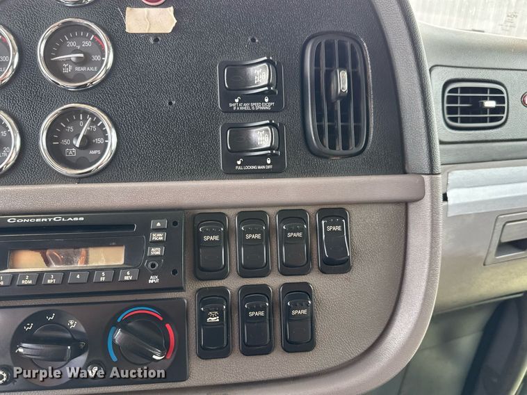 image for item EQ1473 2012 Peterbilt 367 reel truck