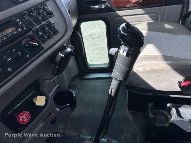 image for item EQ1473 2012 Peterbilt 367 reel truck