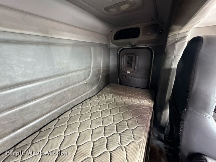 image for item EQ1473 2012 Peterbilt 367 reel truck