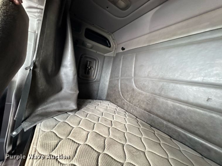 image for item EQ1473 2012 Peterbilt 367 reel truck