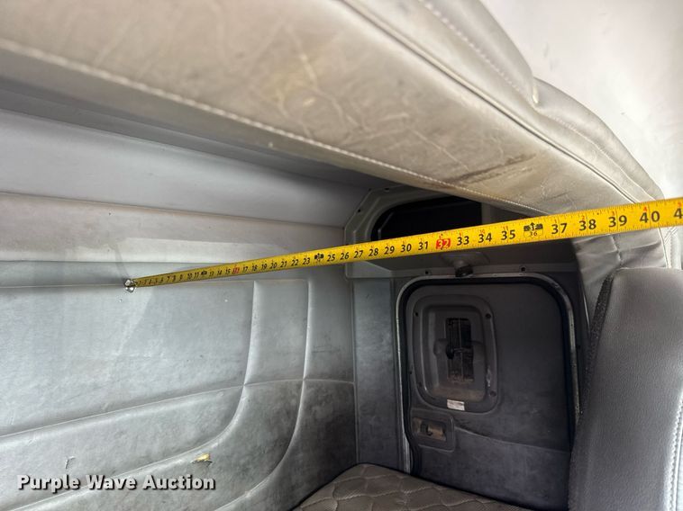 image for item EQ1473 2012 Peterbilt 367 reel truck