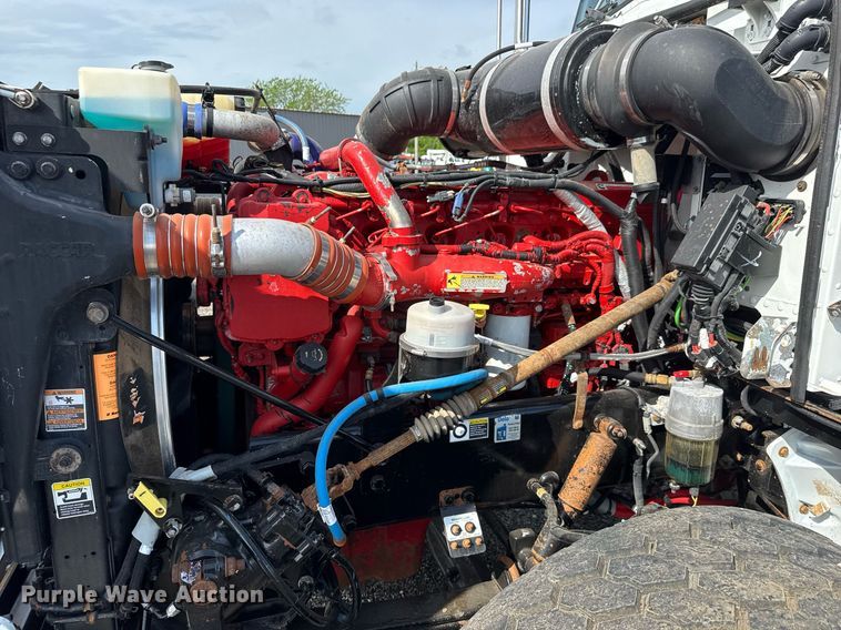 image for item EQ1473 2012 Peterbilt 367 reel truck