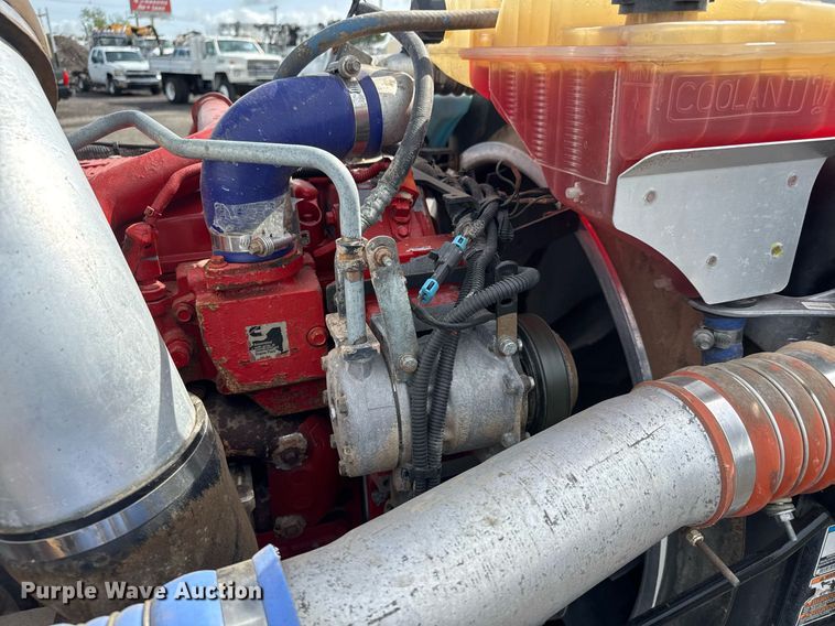 image for item EQ1473 2012 Peterbilt 367 reel truck