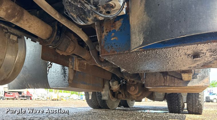 image for item EQ1473 2012 Peterbilt 367 reel truck