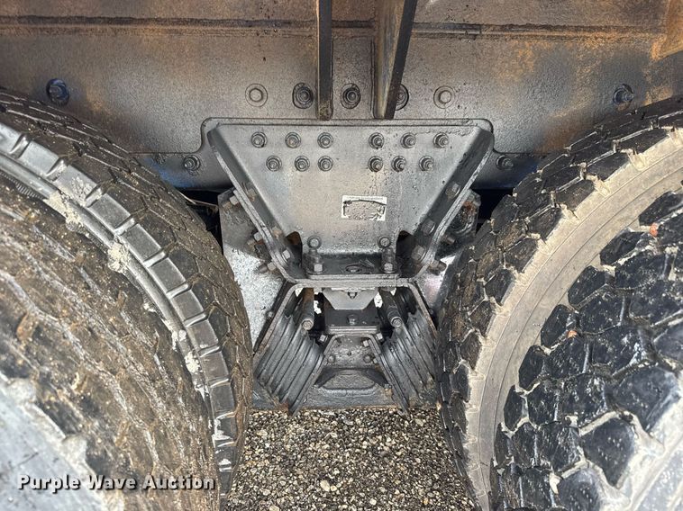 image for item EQ1473 2012 Peterbilt 367 reel truck