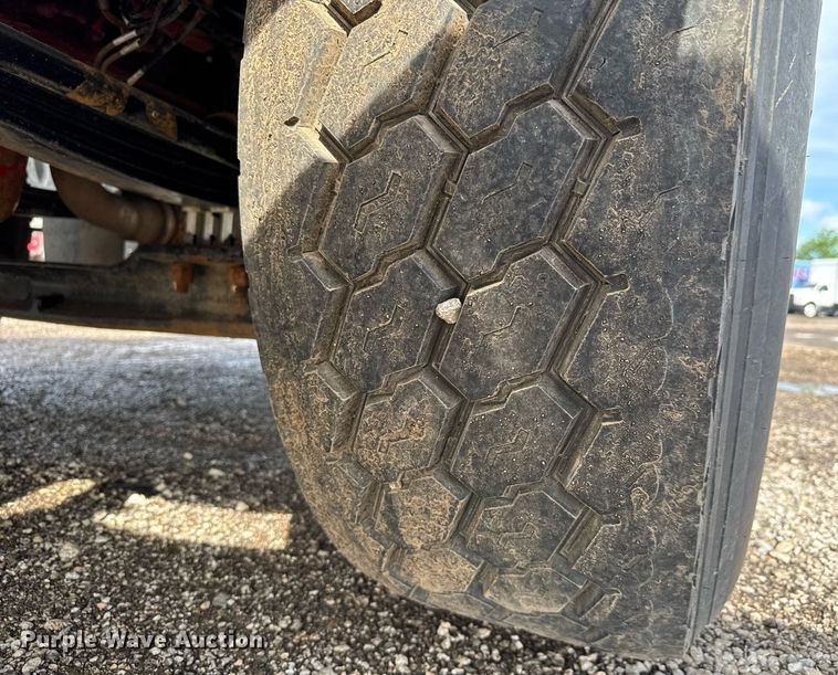 image for item EQ1473 2012 Peterbilt 367 reel truck