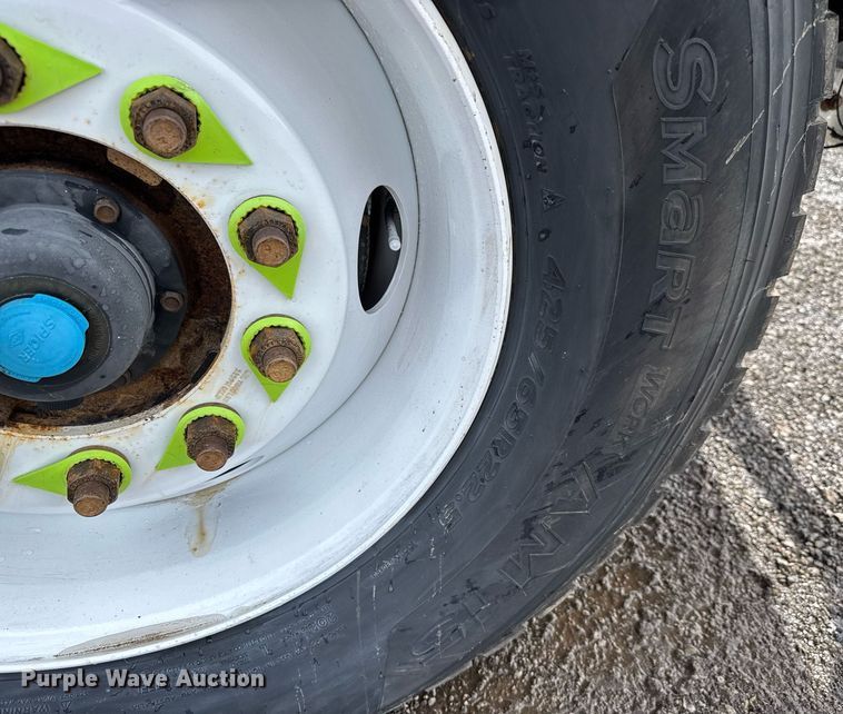 image for item EQ1473 2012 Peterbilt 367 reel truck