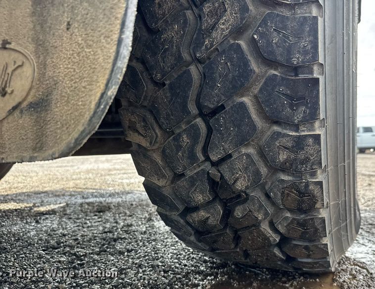 image for item EQ1473 2012 Peterbilt 367 reel truck