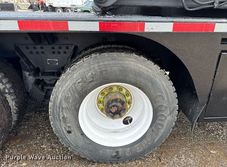 image for item EQ1473 2012 Peterbilt 367 reel truck