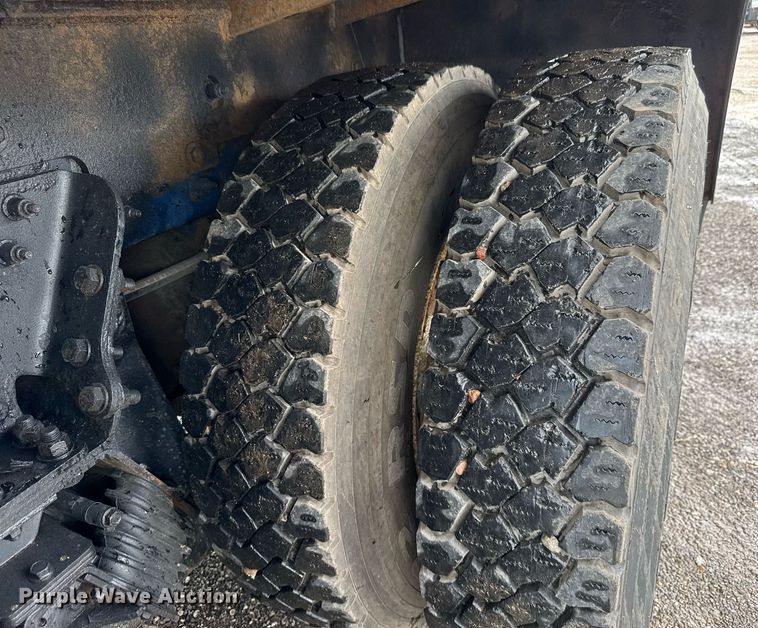 image for item EQ1473 2012 Peterbilt 367 reel truck