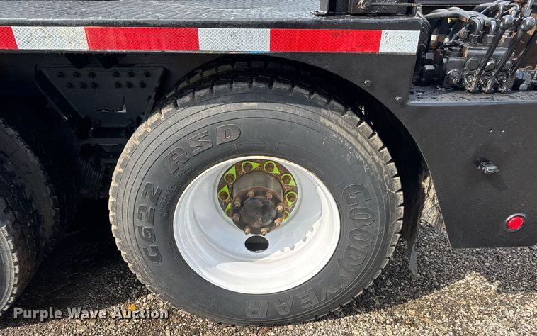 image for item EQ1473 2012 Peterbilt 367 reel truck