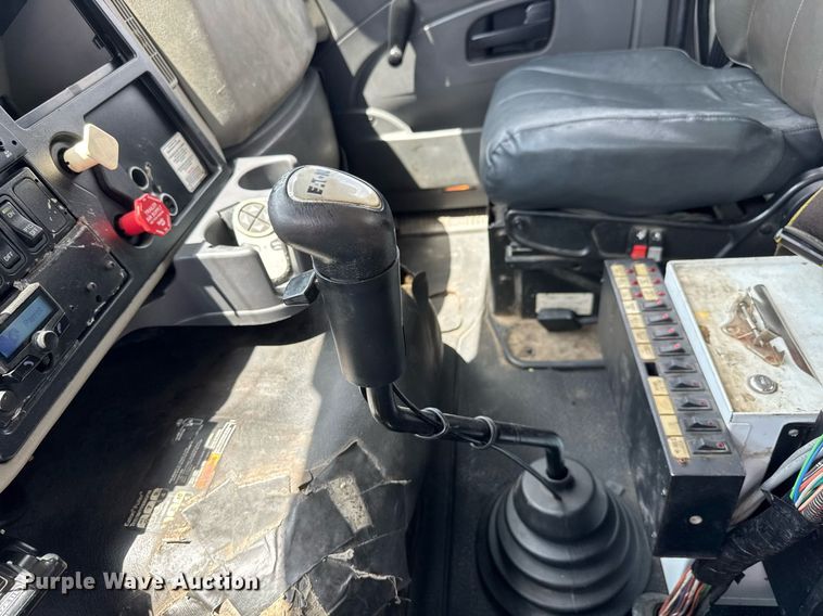 image for item EQ1479 2012 International 7600 Crew Cab crane truck