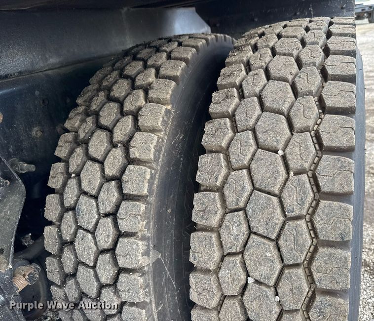 image for item EQ1479 2012 International 7600 Crew Cab crane truck