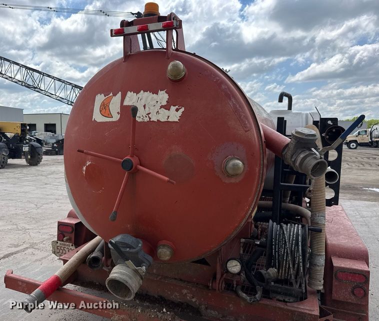 image for item EQ1493 2002 Ditch Witch FX30 vacuum excavator