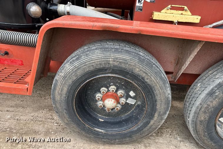 image for item EQ1493 2002 Ditch Witch FX30 vacuum excavator