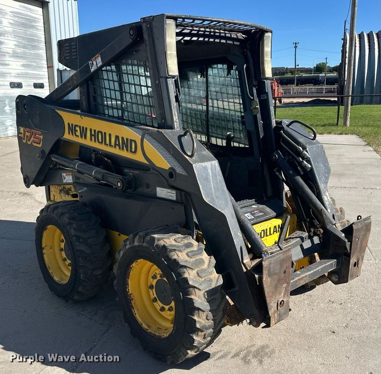 image for item EQ4762 2008 New Holland L175 skid steer loader
