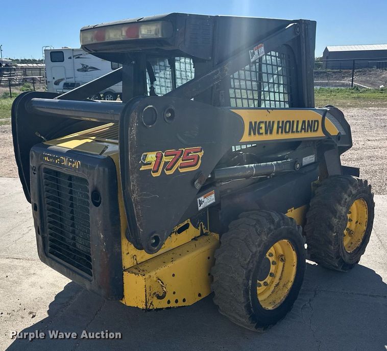 image for item EQ4762 2008 New Holland L175 skid steer loader