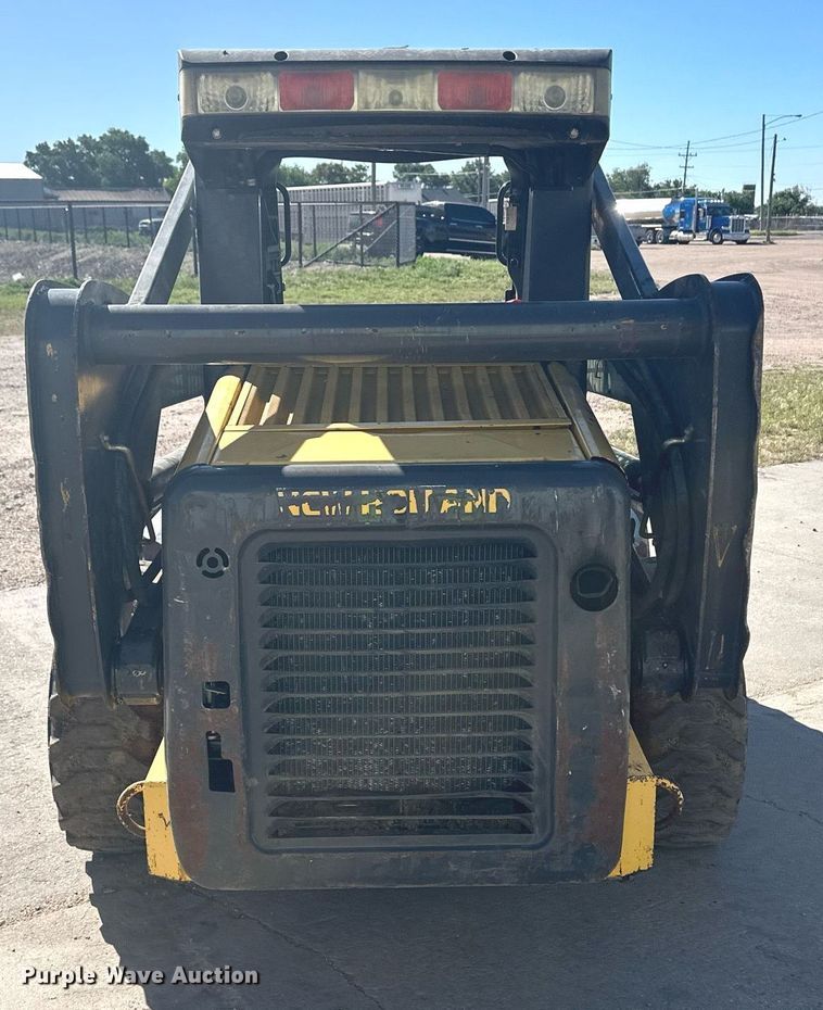 image for item EQ4762 2008 New Holland L175 skid steer loader