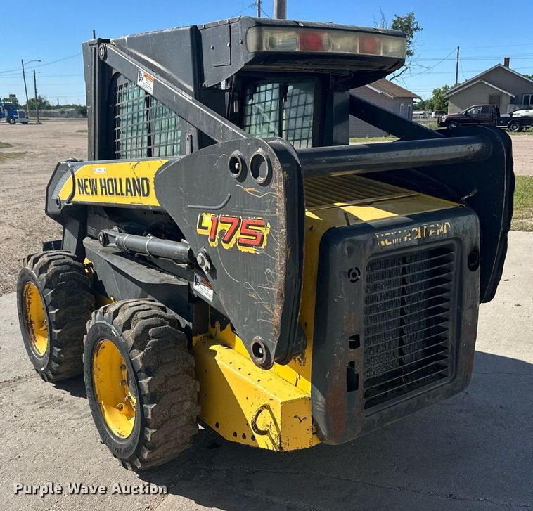 image for item EQ4762 2008 New Holland L175 skid steer loader