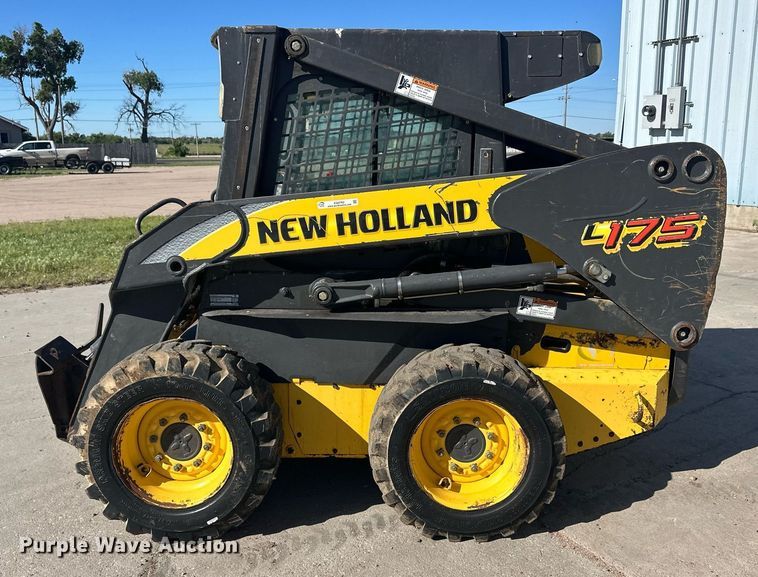 image for item EQ4762 2008 New Holland L175 skid steer loader