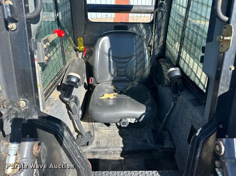 image for item EQ4762 2008 New Holland L175 skid steer loader