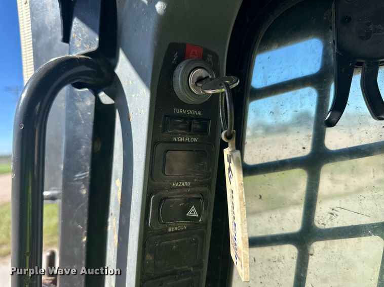 image for item EQ4762 2008 New Holland L175 skid steer loader