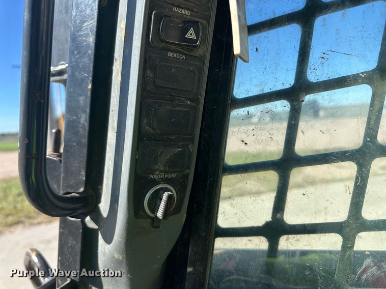 image for item EQ4762 2008 New Holland L175 skid steer loader