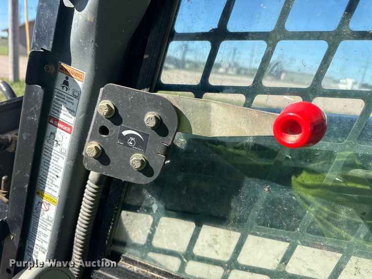 image for item EQ4762 2008 New Holland L175 skid steer loader