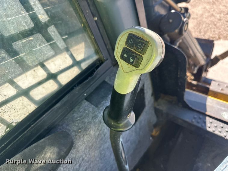 image for item EQ4762 2008 New Holland L175 skid steer loader