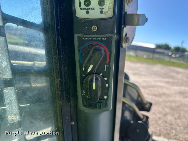 image for item EQ4762 2008 New Holland L175 skid steer loader